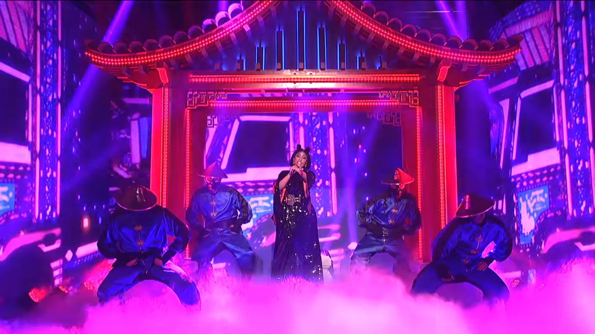 Screenshotter NickiMinajChunLiLiveonSNL2018 0’34”