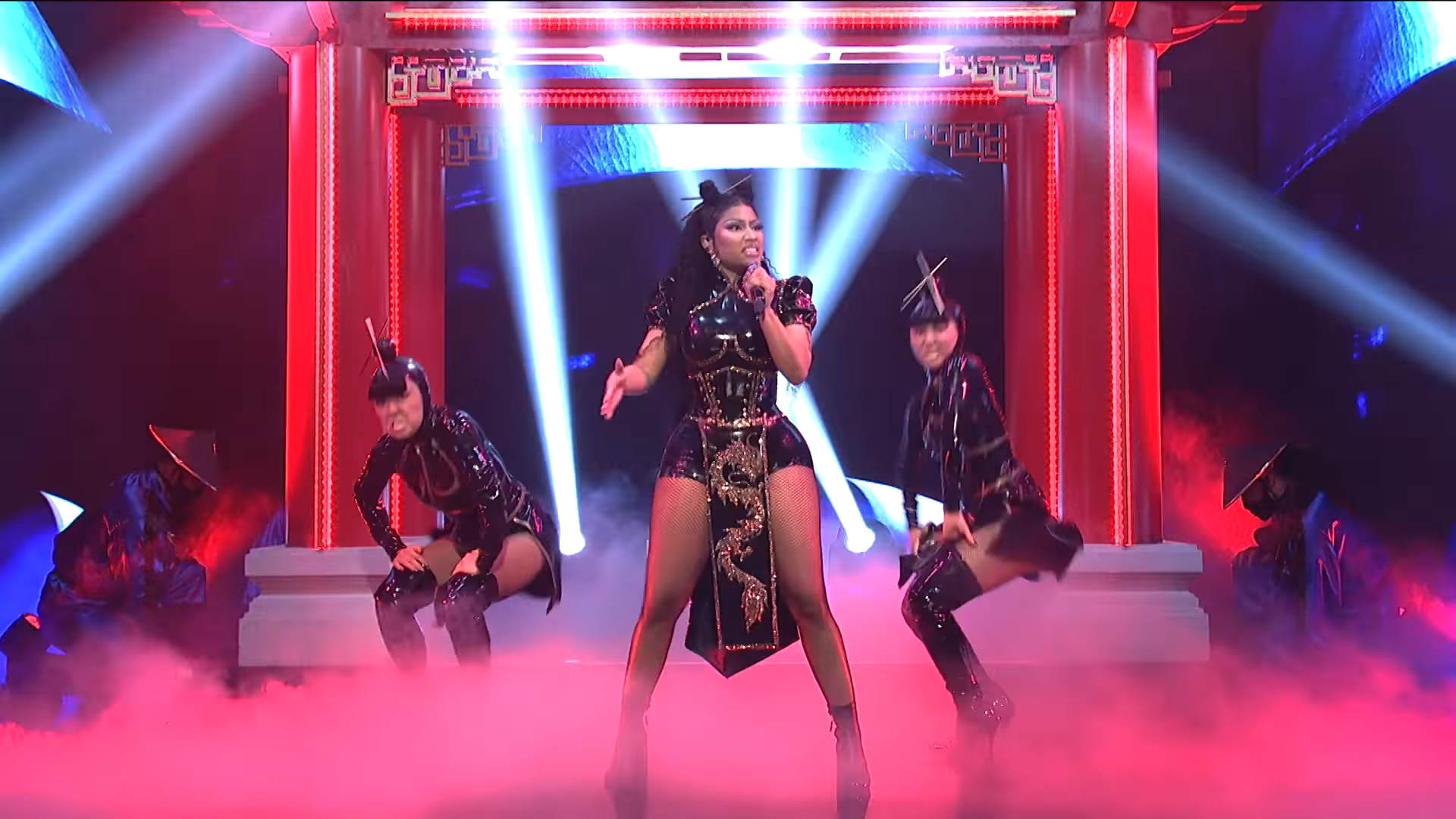 Nicki Minaj closes the SNL season 43 and breaks twitter